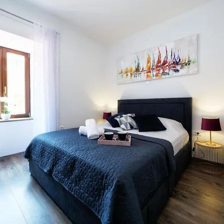 Arena Delight Studio Apartments Pula Exterior photo