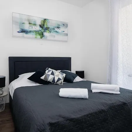 Arena Delight Studio Apartments Pula Exterior photo