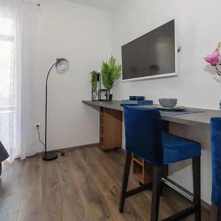 Arena Delight Studio Apartments Pula Exterior photo