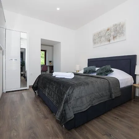 Arena Delight Studio Apartments Pula Exterior photo