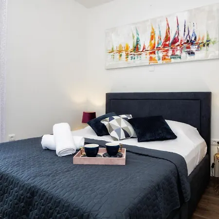 Arena Delight Studio Apartments Pula Exterior photo