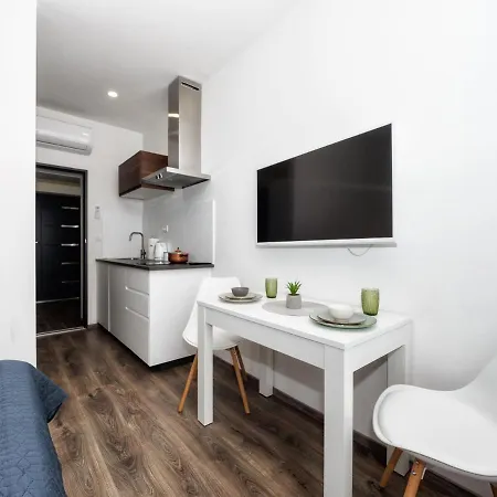 Arena Delight Studio Apartments Pula Exterior photo