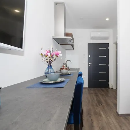 Arena Delight Studio Apartments Pula Exterior photo